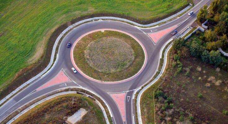 Roundabout 1895101 1920