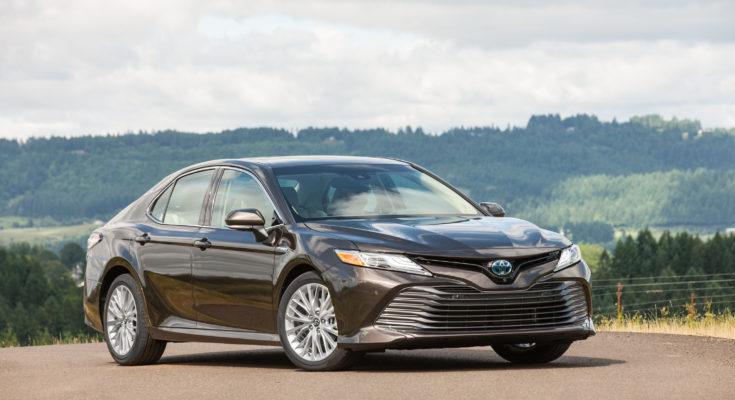 Toyota Camry Hybrid Xle 27